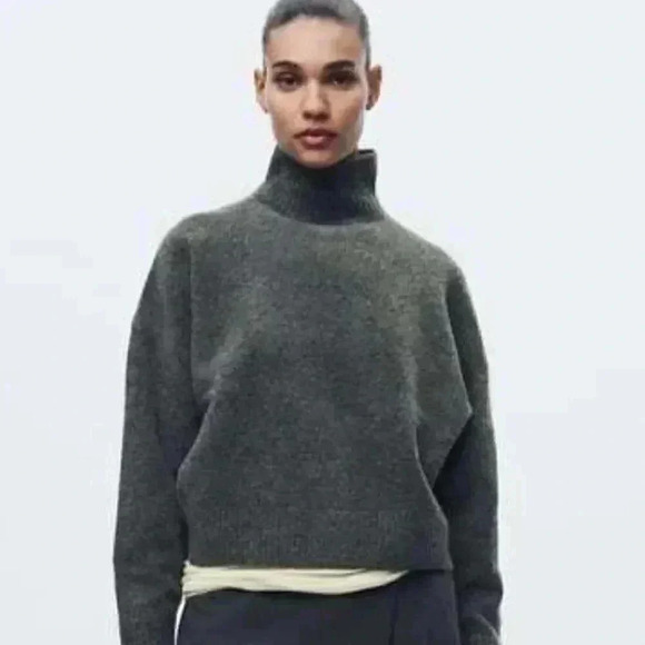 NWT Zara Soft Knit Sweater High Collar  Gray Size Small - Picture 1 of 10